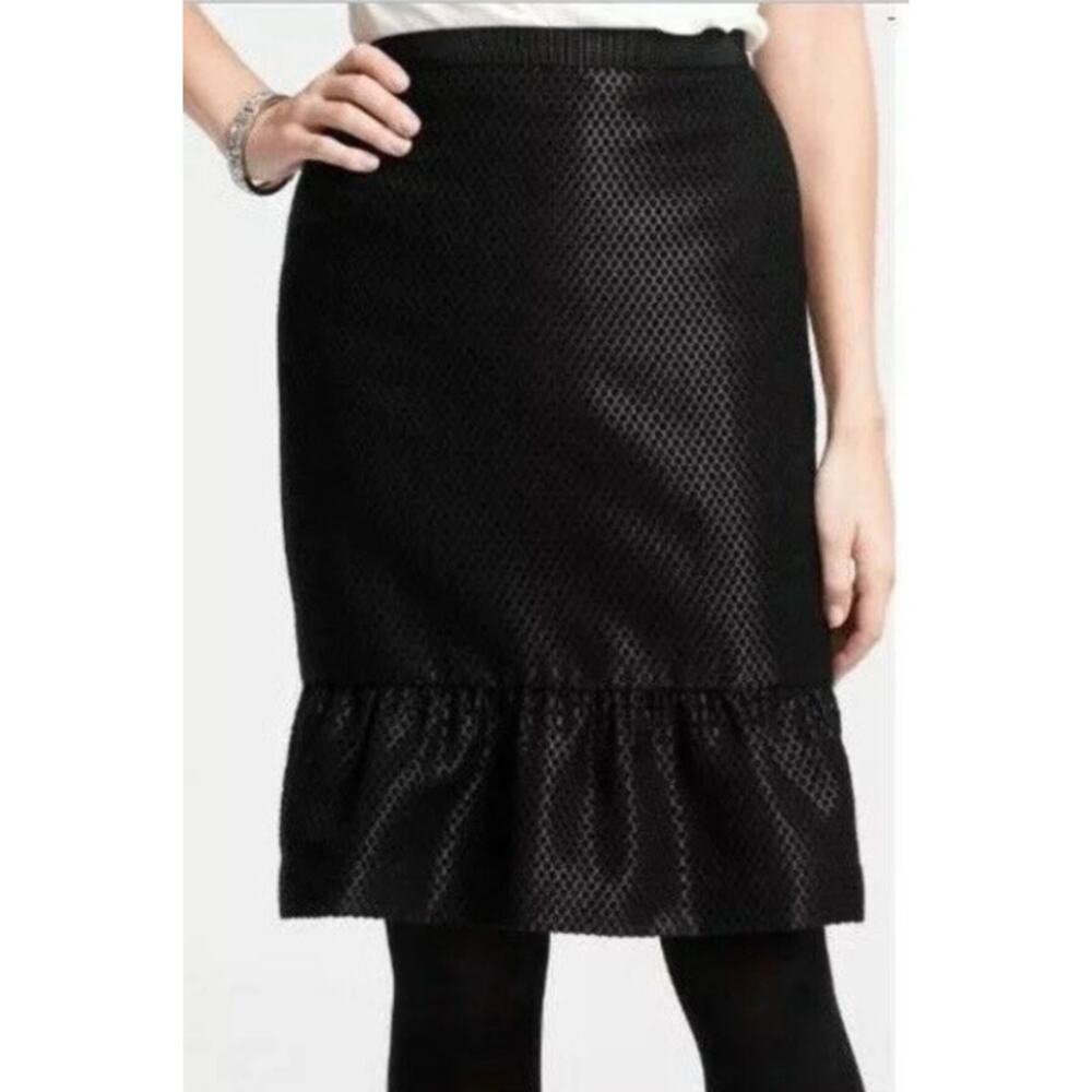 Ann Taylor Flounce Hem Skirt in Black Dot Jacquard Size 4